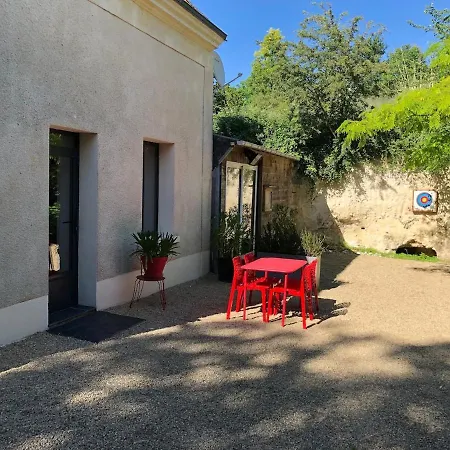 Small House In A Troglodyte Pit Hébergement de vacances Chemellier