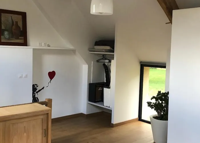 Small House In A Troglodyte Pit Chemellier